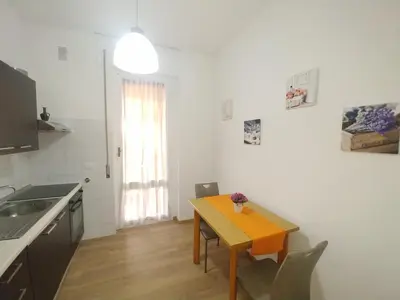 Cucina o angolo cottura di Super vista al grattacielo di Lavagna