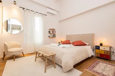 Letto o letti in una camera di La Dimora degli Artisti - Elegante appartamento con parcheggio privato