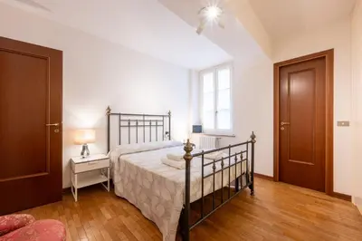 Letto o letti in una camera di GuestHost - Large Apartment in the Historic Center of Parma