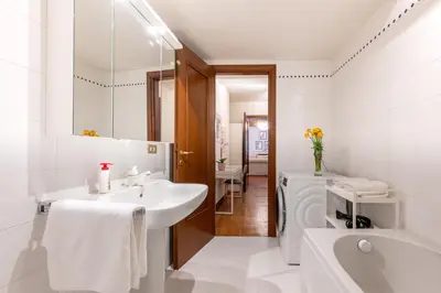 Bagno di GuestHost - Large Apartment in the Historic Center of Parma
