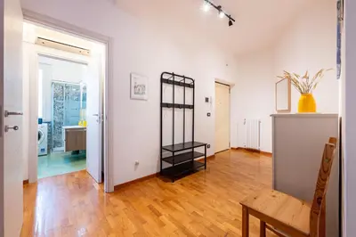 Planimetria di GuestHost - Blu&Yellow Apartment in Parma Station