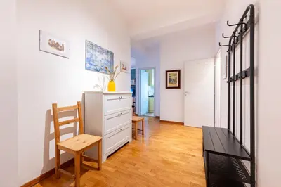 Cucina o angolo cottura di GuestHost - Blu&Yellow Apartment in Parma Station