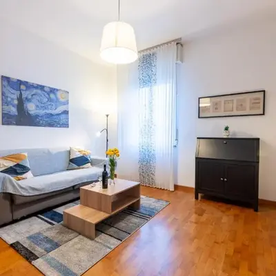 GuestHost - Blu&Yellow Apartment in Parma Station