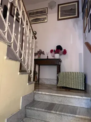 Planimetria di Popii al mare Appartamento in villa storica fronte mare con wifi e aria condizionata, arredamenti di pregio e giardino parcheggio a pagamento su richiesta