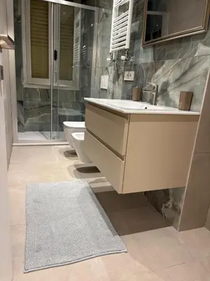 Bagno di WELCOME RIVIERA-MAZZINI 30- Bagno e arredamenti nuovi- Centralissimo a 100 m dalle spiaggie-Parcheggio a 15 euro al giorno, da prenotare