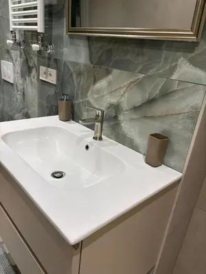 Bagno di WELCOME RIVIERA-MAZZINI 30- Bagno e arredamenti nuovi- Centralissimo a 100 m dalle spiaggie-Parcheggio a 15 euro al giorno, da prenotare