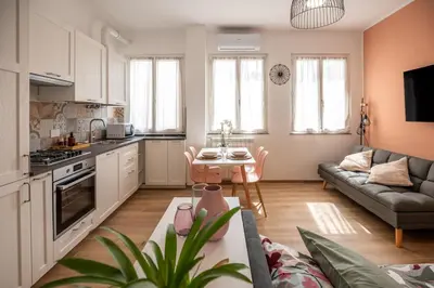 Cucina o angolo cottura di elegante casa centrale