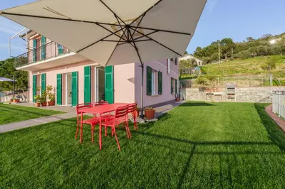 Giardino di Stella di mare - appartamenti vista incantevole su Moneglia