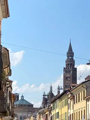 Vista generica su Cremona o vista sulla città dall'interno dell'appartamento