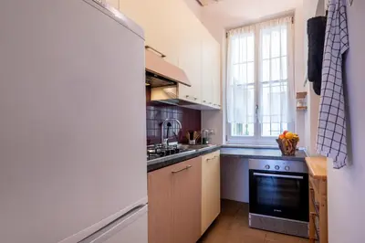 Cucina o angolo cottura di GuestHost - Elegant & Bright Flat in Parma Center
