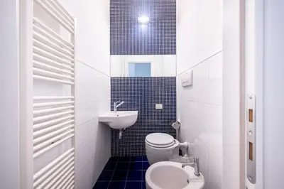 Bagno di GuestHost - Elegant & Bright Flat in Parma Center