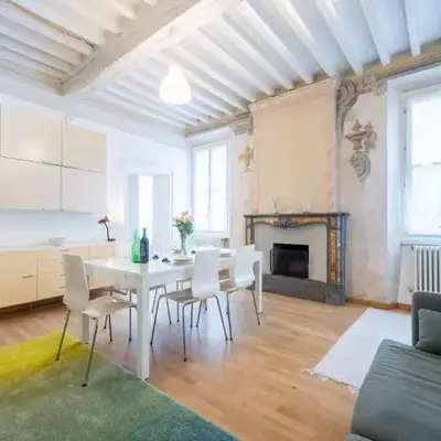 GuestHost - Elegant & Bright Flat in Parma Center
