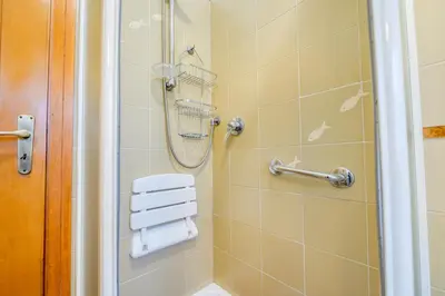 Bagno di 308 - Casa Paggi, 15 minuti a piedi dalla spiaggia di Riva Trigoso e 2chilometri dal centro di Sestri Levante