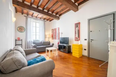 Area soggiorno di GuestHost - Central Shiny Apartment x3!