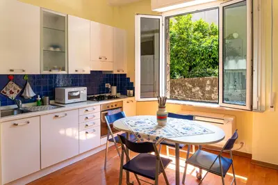 Cucina o angolo cottura di La Casetta nel Borgo a Due Passi dal Mare