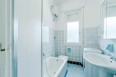 Bagno di GuestHost - Brigh Apartment X5 in Riviera Ligure
