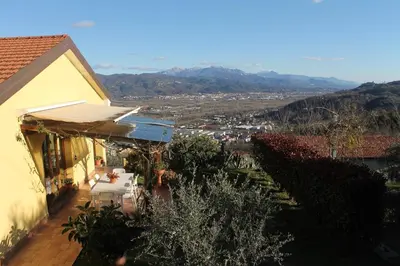 Paesaggio naturale nelle vicinanze della villa