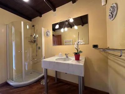 Bagno di Villa Delia 10pax by VILLASRETREATS with pool