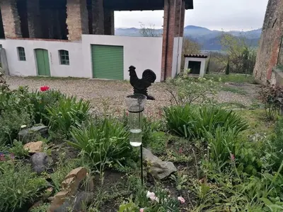 Vista generica sulle montagne o vista sulle montagne dall'interno della casa vacanze