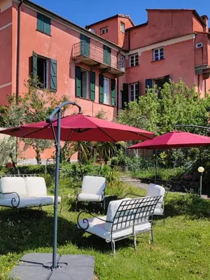Giardino di AGRIFOGLIO - Palazzo Ravaschieri
