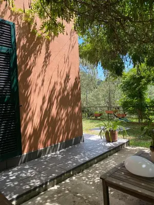 Giardino di La Casa nel Bosco - In collina a 10 minuti dal mare