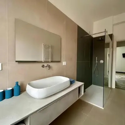 Bright modern apartment for 6 guests with 3 bedrooms new furniture air conditioning balcony overlooking La Spezia quiet residential area