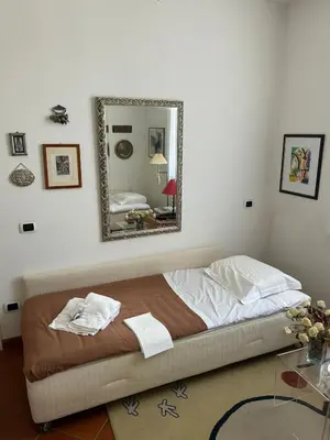 Letto o letti in una camera di RUBINO - piccolo nido vicino al mare