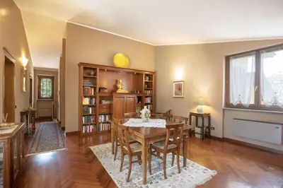 Biblioteca nella villa