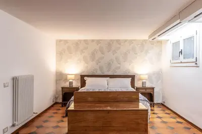 Letto o letti in una camera di Taverna di Marzabotto-Hospital Station Parking
