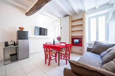 Cucina o angolo cottura di GuestHost - Bright and Central Apartment in Parma