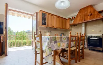 Cucina o angolo cottura di 3 Bedroom Amazing Home In Masso