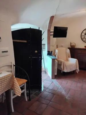 Area soggiorno di the little house of arcola in the medieval walls