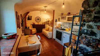 Cucina o angolo cottura di the little house of arcola in the medieval walls