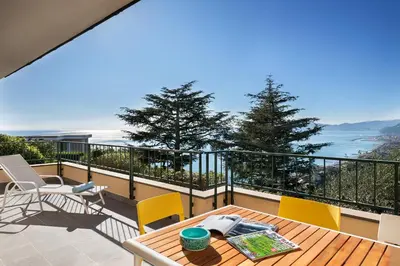 Paesaggio naturale nelle vicinanze della villa
