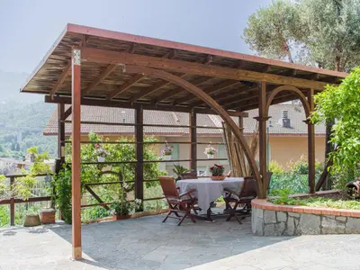 Giardino di Apartment Il Caprifoglio by Interhome