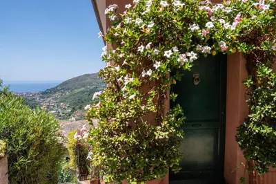 Paesaggio naturale nelle vicinanze della casa vacanze