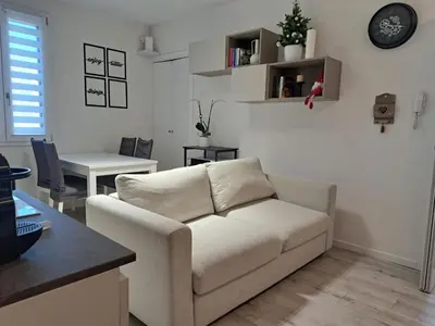 Area soggiorno di L'Aldina - intero appartamento 2 camere ristrutturato Top a 2 passi dal centro