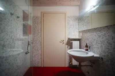 Bagno di Residenza Castello, con Ampio Garage Privato