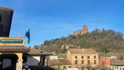 Vista generica sulle montagne o vista sulle montagne dall'interno dell'appartamento