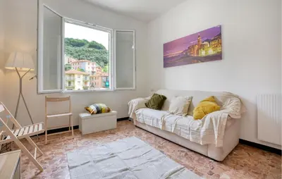 Area soggiorno di 2 Bedroom Beautiful Apartment In Moneglia