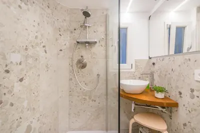 Bagno di Golden's Suite nel cuore di Modena