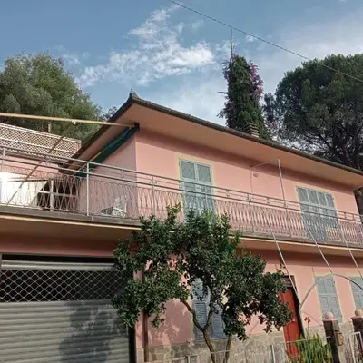 Roses House