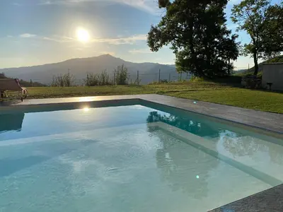 Vista generica sulle montagne o vista sulle montagne dall'interno del bed & breakfast