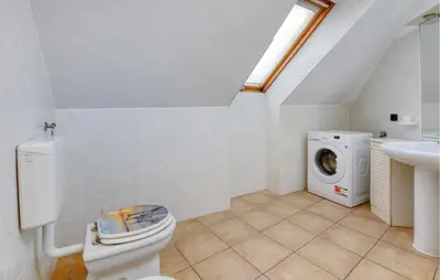 Bagno di 2 Bedroom Nice Apartment In Uscio