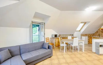 Area soggiorno di 2 Bedroom Nice Apartment In Uscio
