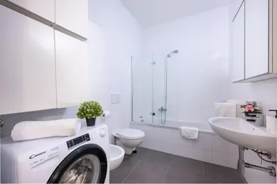 Bagno di GuestHost - Bright Studio Apartment near Hospital
