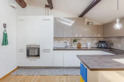 Cucina o angolo cottura di Little Cottage near Ferrari's City