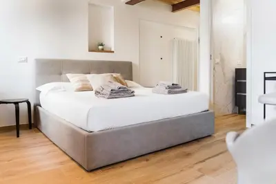Letto o letti in una camera di Monolocale San Pietro centro storico di Reggio Emilia