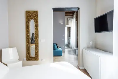 TV o dispositivi per l'intrattenimento presso Zen Loft - Suite con Jacuzzi nel cuore di Modena