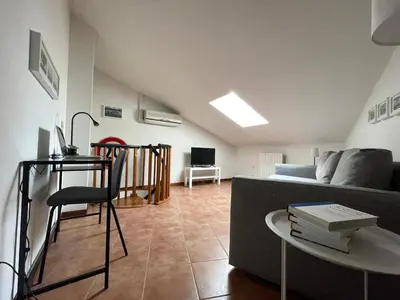 Area soggiorno di Soliera 105 - Appartamento su due livelli in zona tranquilla
